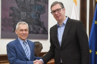 URUČIO MU PISMO ZA PUTINA, A EVO I ŠTA U NJEMU PIŠE! Oglasio se predsednik Vučić posle sastanka sa ruskim ambasadorom! (FOTO)