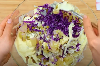 KROMPIR SALATA U SOČNOM PRELIVU SIGURNO ĆE VAM SE DOPASTI: Morate je probati, svi kažu da je NAJBOLJA