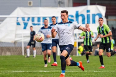 VELIKI DERBI KROZ OBJEKTIV FOTO-APARATA: Pune tribine vraćaju veru - fudbalska groznica trese ovaj deo Srbije!