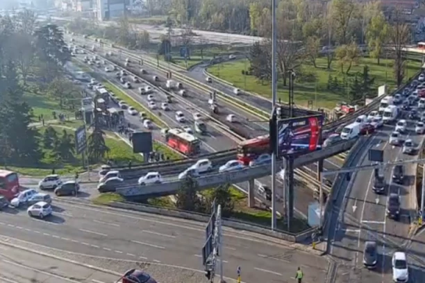 POŽURITE, AKO HOĆETE DA STIGNETE NA VREME NA POSAO! Iskoristite centar grada, mostove IZBEGAVAJTE! (FOTO)