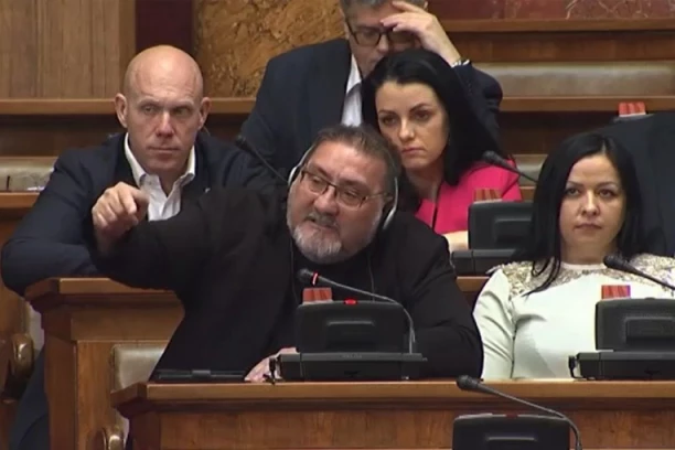 "IMAM PORUKE OVDE!" Bulatović: Borko Stefanović mi je rekao da je Marinika najveći OLOŠ i PROBISVET! (VIDEO)