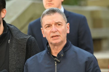 ČEGA SE PAMETAN STIDI ĆUTA SE PONOSI!  "Ja sam specijalizovani bacač toalet-papira!"