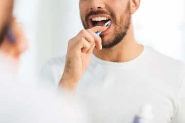 MALO POZNAT SIMPTOM RAKA JAVLJA SE DOK PERETE ZUBE: Obratite pažnju na OVU promenu, da ne bude kasno!