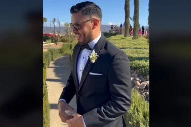 MLADOŽENJA JE KRENUO KA MLADI, A GOSTI SU ŠOKIRANO GLEDALI U NJEGOVE CIPELE: Zbog poruke koju je poslao svi su bili zaprepašćeni! (VIDEO)