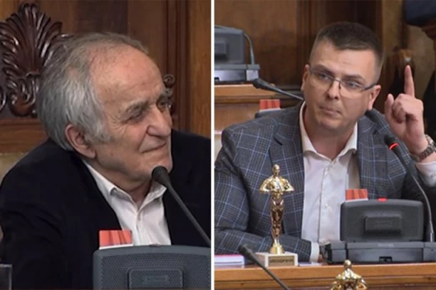 VUČIĆ O  PARADILOVIĆEVOM VREĐANJU STOJANA RADENOVIĆA: Vrati se sine kući, da ti roditelji uši iščupaju i nauče pristojnosti