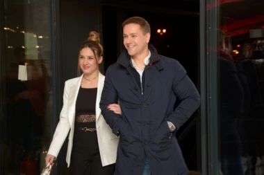 DUGO STE ČEKALI NJIHOV POLJUBAC: "Igra sudbine" slavi prikazivanje 1000. epizode, Luka Raco prošetao DEVOJKU, pevačica izašla iz MEDIJSKE ILEGALE! (GALERIJA)