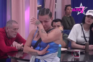 TAKMIČARKA ELITE SE SLOMILA OD TUGE: Prolila reku suza u programu, JECA na sav glas!