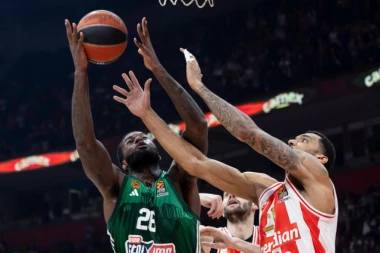 PAO TROJKAMA POTAMNIO ZVEZDU! Crveno-beli OSTALI i bez TEORIJE! Ljubimac grobara UTIŠAO Arenu! (VIDEO)