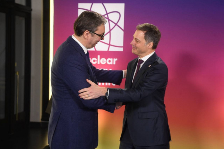 Aleksandar Vučić i brojni zvaničnici