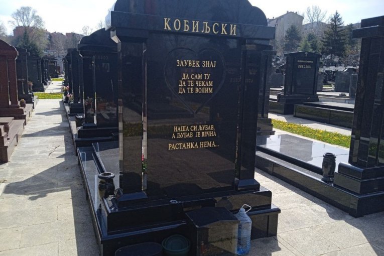 Ispis na grobu Eme Kobiljski