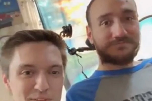 REVOLUCIJA: Objavljen snimak koji je ceo svet čekao da vidi! Ovako izgleda prvi čovek sa UGRAĐENIM MOŽDANIM ČIPOM, evo šta radi (VIDEO)