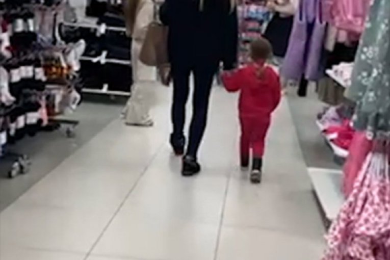 Anabela Atijas sa ćerkom i unukom