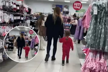 ANABELA VRŠLJA SA NASLEDNICAMA PO PRODAVNICI: Pevačica uhvaćena na DELU, evo kakva je majka i baka! (VIDEO)