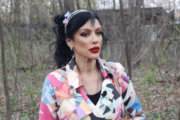 POGLEDAJTE ŠOK-SNIMAK TUČE VENDI: Zbog OVOG HAOSA na pijaci su joj izvršitelji na vratima! (VIDEO)