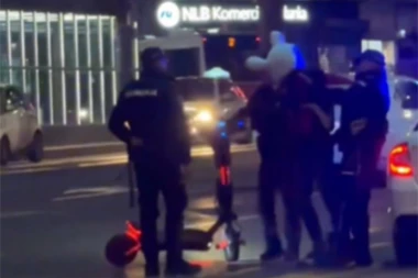 UHAPŠEN ZEKA NA TROTINETU! Neobično hapšenje u centru Beograda! SVI SE PITAJU ŠTA SE DESILO! (VIDEO)