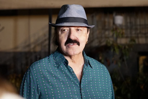 HARIS DŽINOVIĆ UHVAĆEN SA MISTERIOZNOM DEVOJKOM U PROVODU: Pogledajte šta su radili u kafani u sitne sate! (FOTO)