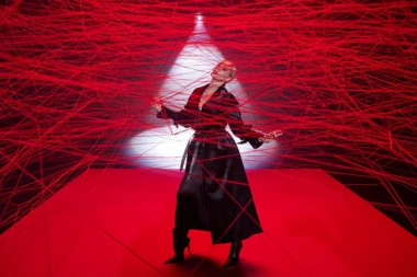 OD ČEGA SAM JA NOVA JE PESMA JELENE ROZGE ČIJI TEKST I MUZIKU POTPISUJE IVAN HULJIĆ