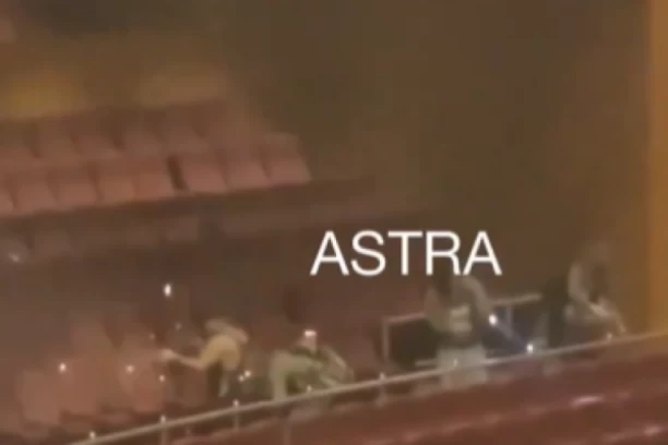 OVO JE MOMENAT KADA SU NAPADAČI POČELI DA PUCAJU NA LJUDE U MOSKVI! Četvorica terorista poubijali desetine civila (VIDEO)