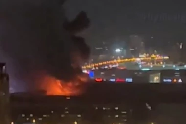 VIŠE OD 100 LJUDI ZAROBLJENO U ZAPALJENOJ DVORANI U MOSKVI! Spasioci ne mogu da priđu zgradi, čekaju se SPECIJALCI! LJUDI U TEŠKOJ AGONIJI, MRTVI I RANJENI NA SVE STRANE! (VIDEO)