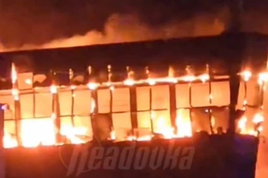 UGAŠEN POŽAR U FABRICI: U gašenju učestvovalo 13 jedinica, saopšteno i da li ima žrtava