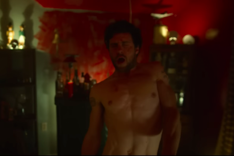 Aron Tejlor-Džonson u filmu se skinuo go