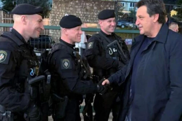 MINISTAR GAŠIĆ OBIŠAO PRIPADNIKE MUP NA TERENU: Ništa nije prepušteno slučaju tokom utakmice Zvezda-Zenit