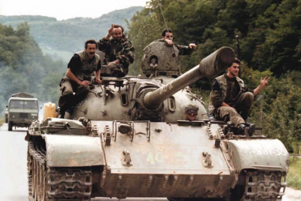 PODVIG NAŠE VOJSKE KOJI JE ZAPREPASTIO TERORISTE: Izvezli tenkove na 1.385 metara visine