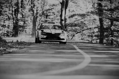 UŽAS U MAĐARSKOJ! Reli auto SKLIZNUO SA PUTA! UBIO ČETIRI OSOBE!