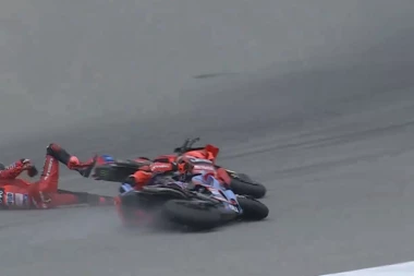 STRAVIČNE SCENE NA TRCI U INDONEZIJI: Osvojio titulu pre nedelju dana, sada doživeo tešku povredu! (VIDEO)