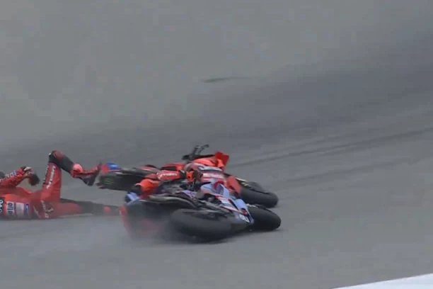 POTPUNI HAOS I SUDAR U MOTO GP! Trojica IZLETELI sa staze!