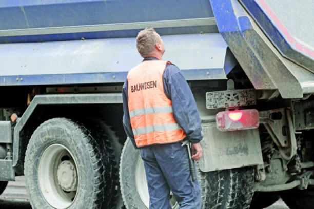 DUŽNI I RUŽNI ALI NEKO SPREČAVA STEČAJ: Firma "Hidroteam Solutions" godinu dana u blokadi!