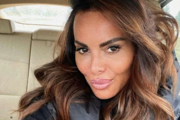 BIVŠA ŽENA ACE LUKASA ZAPALILA INSTAGRAM: Sonja Vuksanović pokazala vitku figuru dok se brčka u đakuziju! (FOTO)