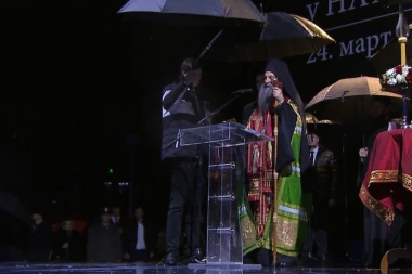 NEVINA KRV JE PADALA 1999 - PAMTIMO PROŠLOST, IDEMO ODLUČNO U BUDUĆNOST Patrijarh Porfirije poslao moćnu poruku iz Prokuplja