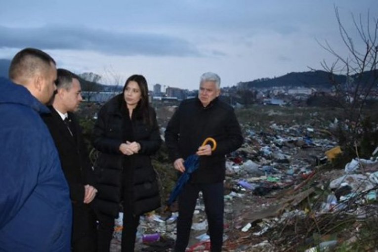 Ministarka Irena Vujović na nesanitarnoj deponiji u Prokuplju 