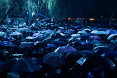 UBIJALI SU NAM DECU, KOMADALI ZEMLJU! 78 sekundi ĆUTANJA u pomen nastradalim žrtvama NATO agresije! (VIDEO)