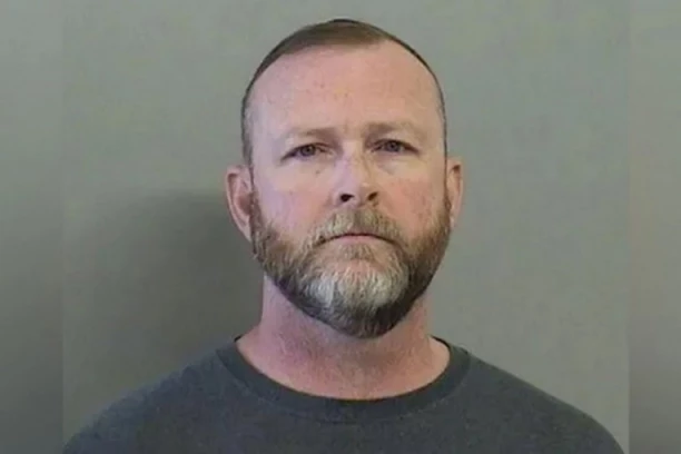 SKANDAL U FBI! Bivši agent snimio tajne porno fotografije 80 žena, uključujući i sopstvenu suprugu!