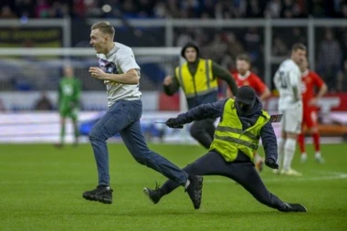 BLAM VEKA! Huligan koji je PREKINUO meč Rusije i Srbije želeo da zaradi BOGATSTVO! Evo kako je ispao SMEŠAN!