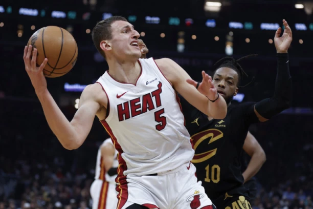 JOVIĆ VRATIO LEBRONA NA FABRIČKA! Džejmsu nije bilo dobro posle ovog Nikolinog poteza! (VIDEO)