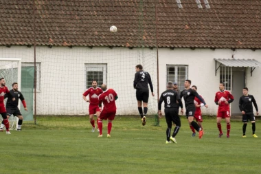 SEFKERINCI U SEFKERINU NAKON VIŠE OD GODINU I PO DANA: Trijumfalni niz je nastavljen na renoviranoj travnatoj podlozi! (FOTO GALERIJA)