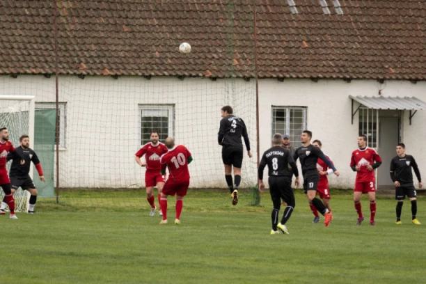 SEFKERINCI U SEFKERINU NAKON VIŠE OD GODINU I PO DANA: Trijumfalni niz je nastavljen na renoviranoj travnatoj podlozi! (FOTO GALERIJA)