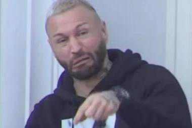 ŠA PATI OD OZBILJNOG POREMAĆAJA: Izlanuo se pred kamermaa, nije ni svestan šta je rekao (FOTO)