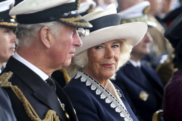 MUK! Novinari pitali kraljicu Kamilu za hapšenje princa Endrua, njena reakcija ZAPREPASTILA JE SVE