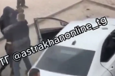 UBILI IH OD BATINA I SETILI IM SE FAMILIJE! Trojica muškaraca namerno puštala GLASNU MUZIKU na dan žalosti u Rusiji, a onda su došli policajci (VIDEO)