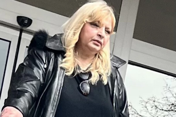 MAJKA UBIJENOG ALEKSANDRA ŠARCA UPUTILA SAMO JEDNO PITANJE MOMCIMA KOJI SU SE CEREKALI! Zavladao muk u sudnici - svojom reakcijom je sledila CEO SUD!