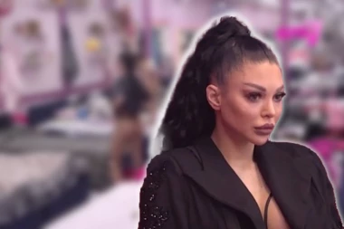 SKINULA SE MAJA MARINKOVIĆ, STANISLAV ĆE ODLEPITI: Učesnica Elite odlučila da izdominira, silikonska zadnjica u prvom planu!