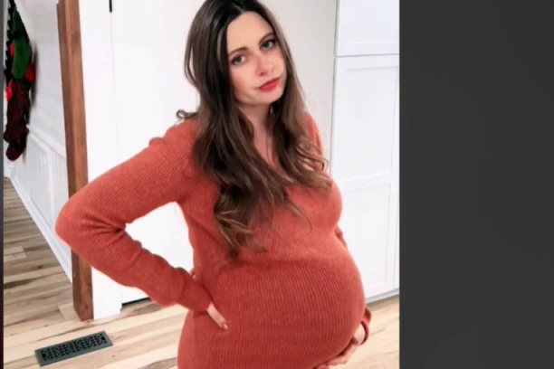 MAJKA SE PORODILA NA WC ŠOLJI I SVE TO SNIMILA: Mislila je da ne počinje POROĐAJ, a onda je usledila scena kao iz FILMA (VIDEO)