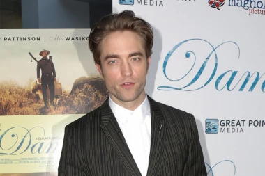 BETMEN POSTAO TATA! Uhvaćen kako sa suprugom gura kolica po Los Anđelesu!