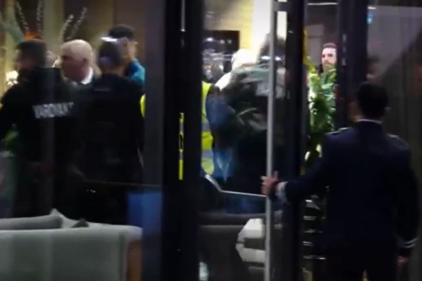 SKANDAL U LJUBLJANI! Navijač NASRNUO na Ronalda!