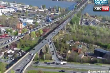 NEMA IGLA GDE DA PADNE NA PANČEVCU I PLAVOM MOSTU! Vozači, ozbiljno se naoružajte strpljenjem ako krećete OVDE! (FOTO)