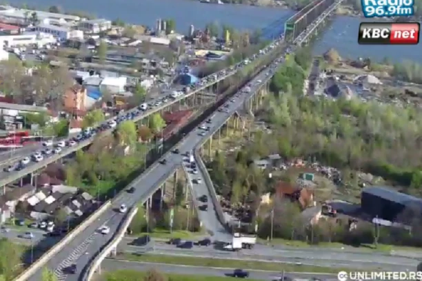 NEMA IGLA GDE DA PADNE NA PANČEVCU I PLAVOM MOSTU! Vozači, ozbiljno se naoružajte strpljenjem ako krećete OVDE! (FOTO)